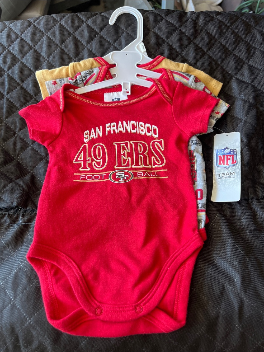 NWT NFL San Francisco 49ers Red Baby 0-3 mth. 3- onesies with Team Logo